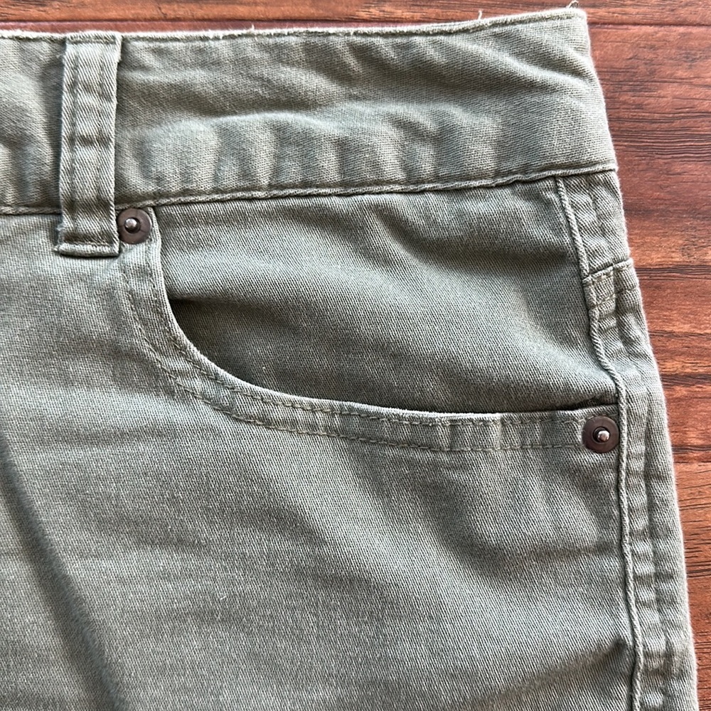 So Wear It Declare It green Shorts - Picture 4 of 8